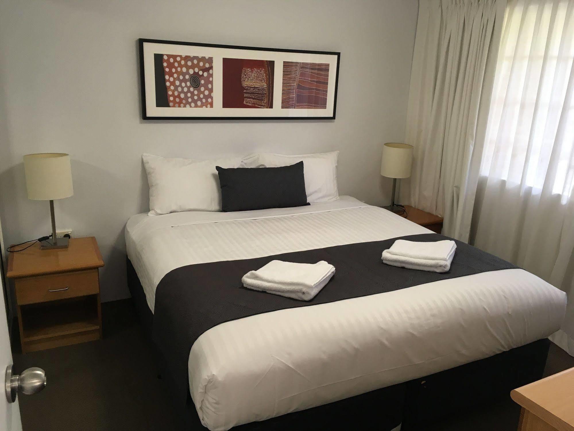 Oxley Court Serviced Apartments Canberra Exterior foto