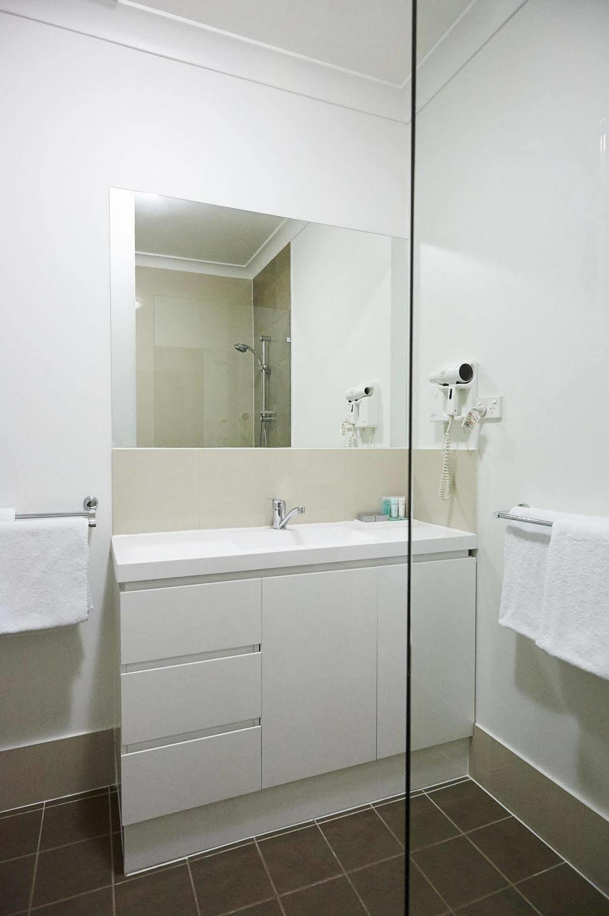 Oxley Court Serviced Apartments Canberra Exterior foto