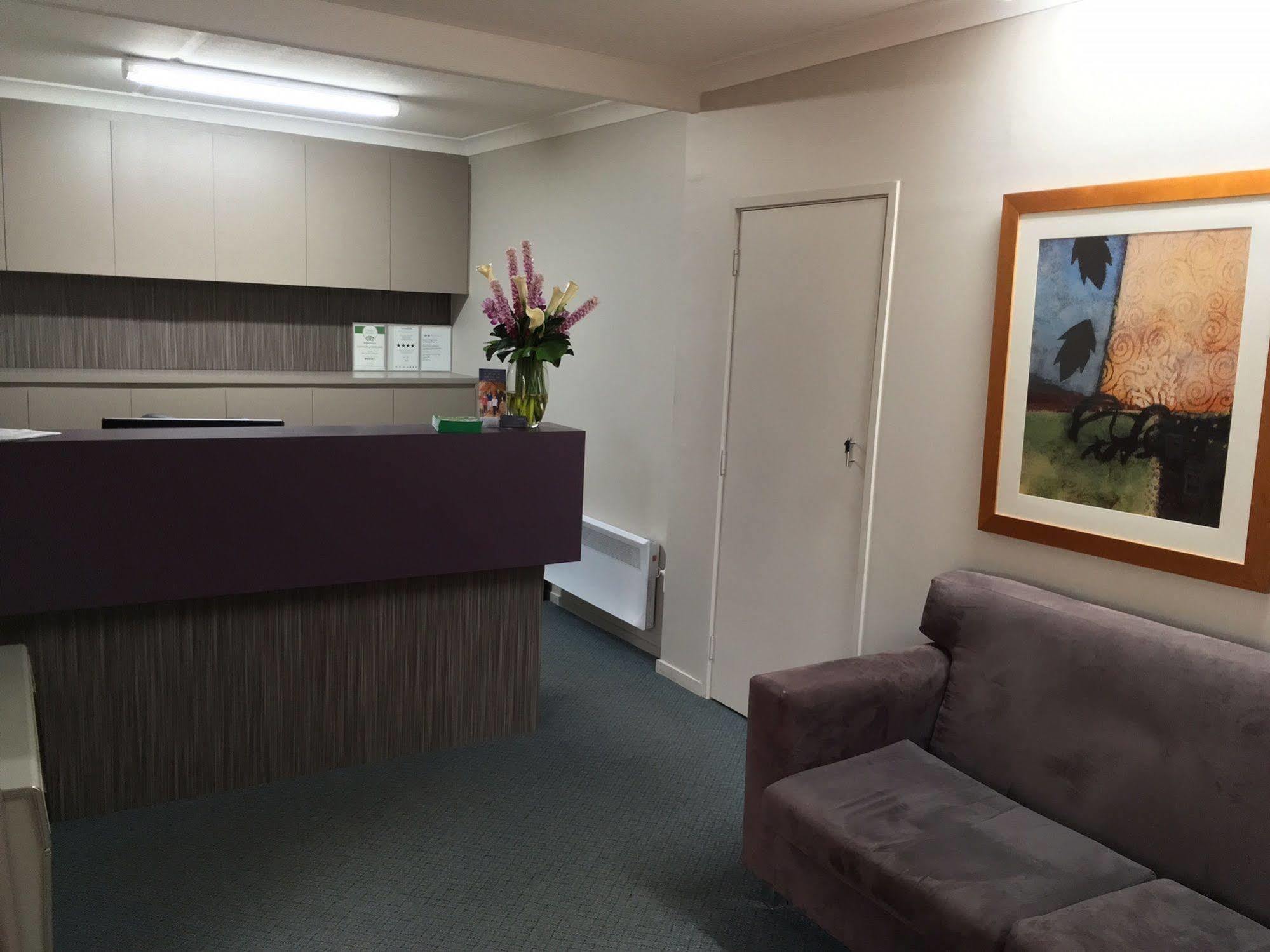 Oxley Court Serviced Apartments Canberra Exterior foto