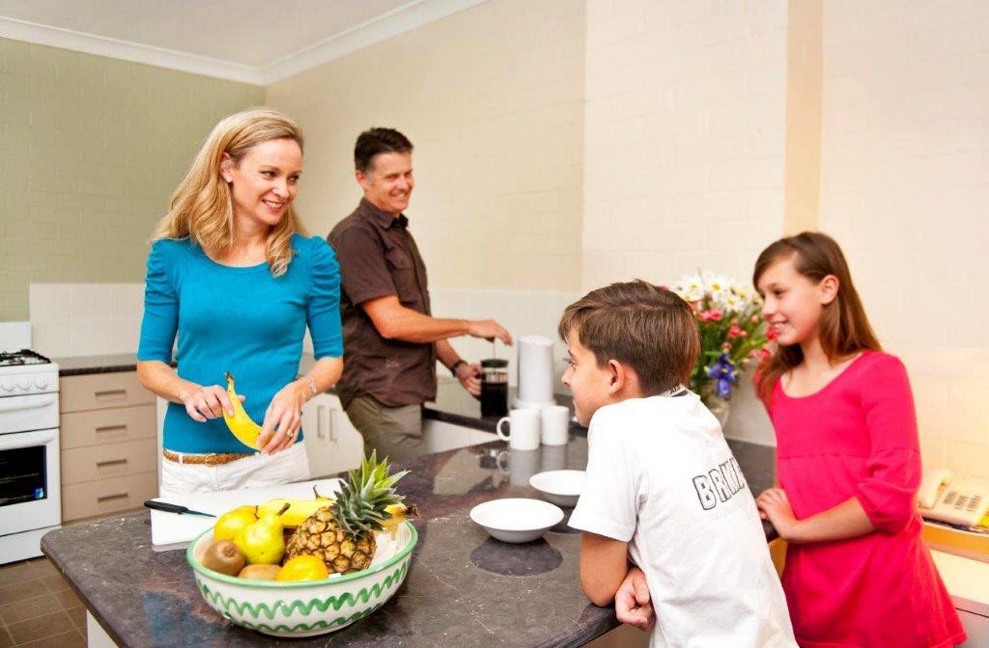 Oxley Court Serviced Apartments Canberra Exterior foto